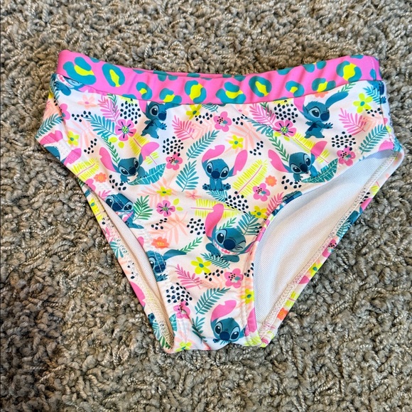 Girls 2 Piece Stitch Swimsuit (5/6) - Picture 7 of 10
